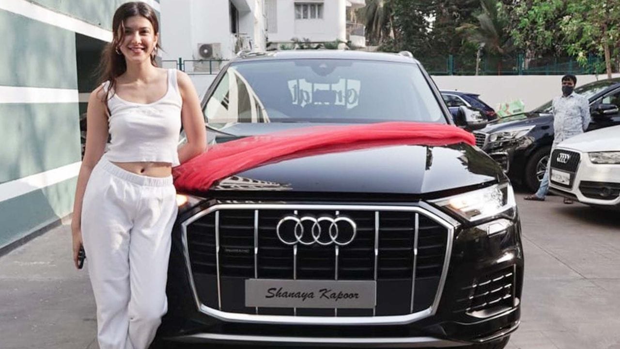 Shanaya Kapoor with luxurious Audi Q7 worth Rs 80 lakh Shanaya Kapoor with luxurious Audi Q7 worth Rs 80 lakh