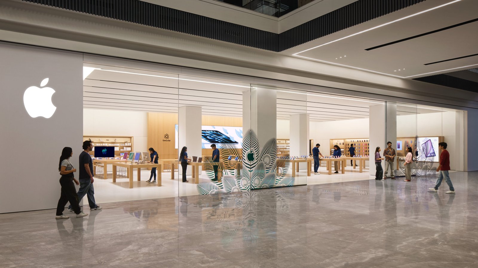 Apple bets big on India market with 4 own retail stores