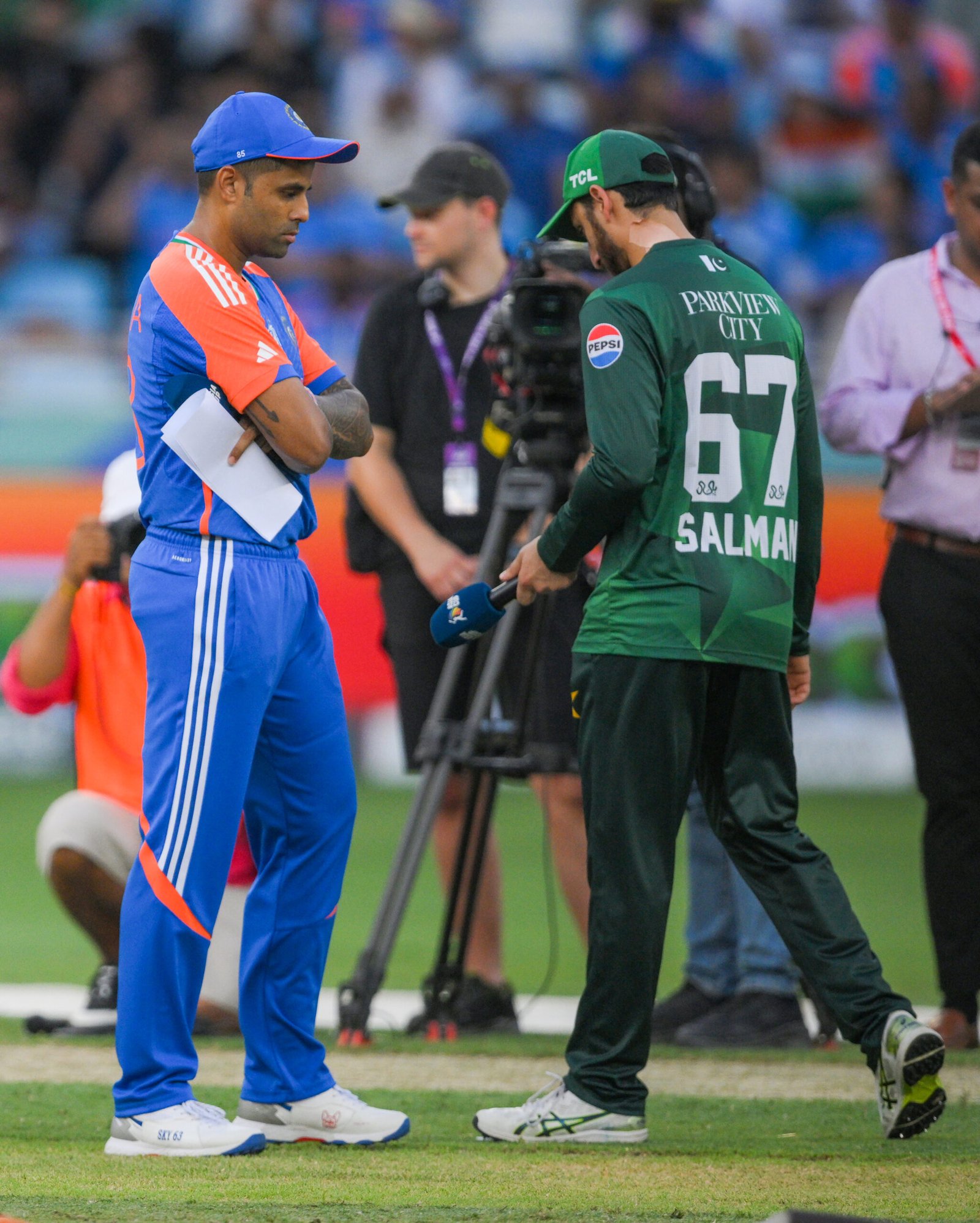 Asia Cup: Both teams unchanged as Pakistan elect to bat first against India