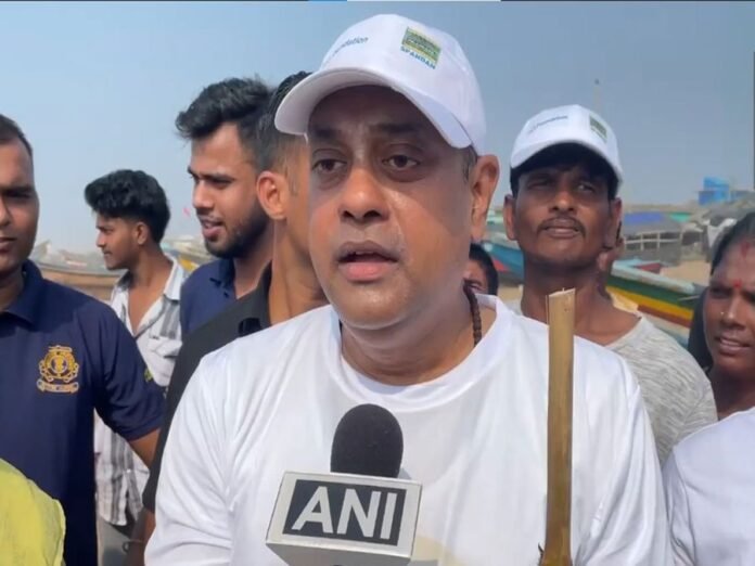 BJP MP Sambit Patra, actor Jaya Prada participates in cleanliness drive at Puri beach
