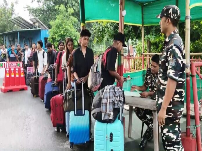 Bengal Police sets up helpline desk at India-Nepal border to assist stranded tourists