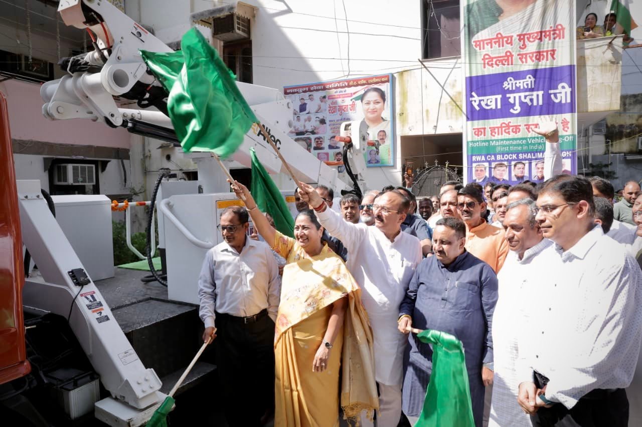 CM Rekha Gupta launches country's first hi-tech power cable repair van in Delhi 1 CM Rekha Gupta launches country's first hi-tech power cable repair van in Delhi