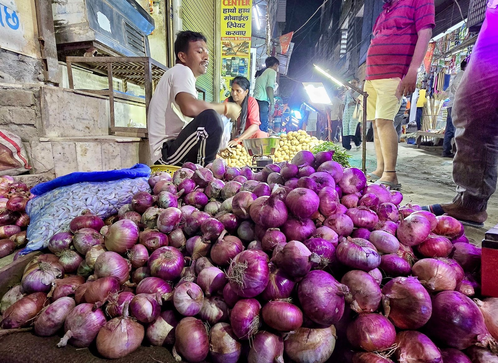 Centre launches sale of onions at Rs 24 per kg to keep prices in check