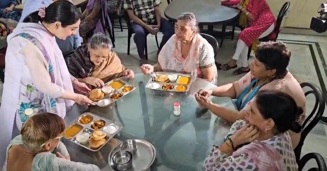 Delhi Hajj Committee celebrates PM Modi’s birthday by serving elderly in old age home