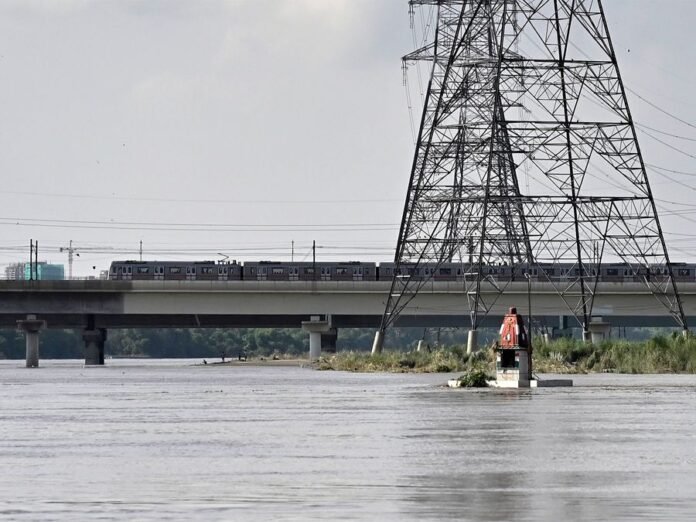 Delhi: Man, minor nephew drown in Yamuna river near Wazirabad
