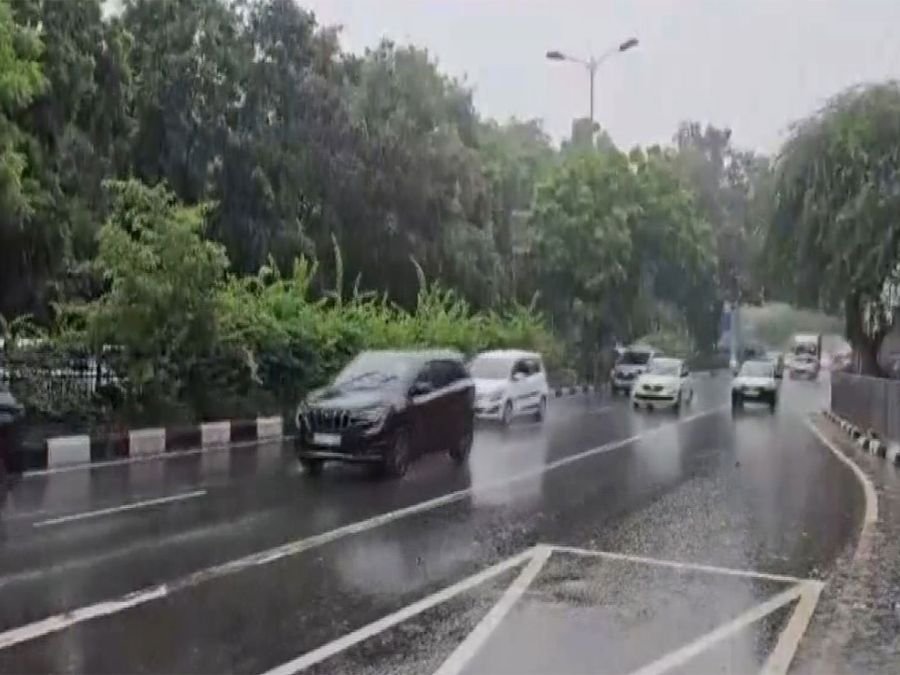 Delhi: Rain lashes several parts of National Capital