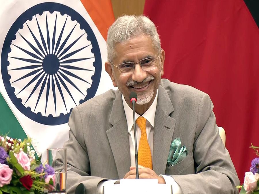 EAM extends wishes on Hindi Diwas