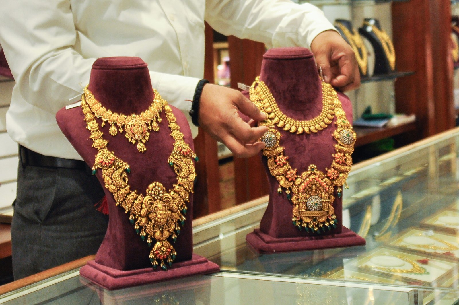 Gold prices surge to record high amid safe haven demand