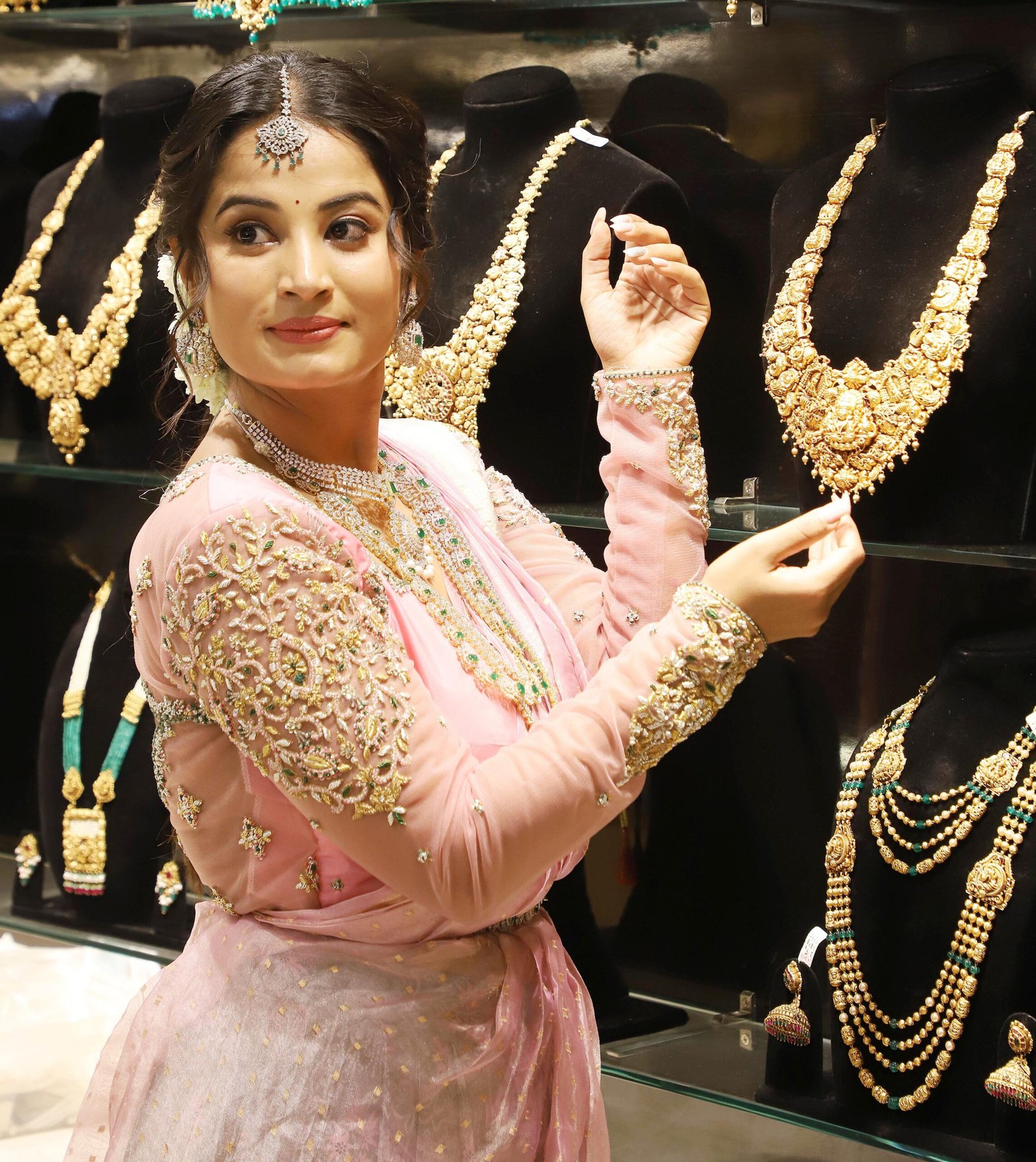 Gold, silver prices hit record high amid global uncertainties