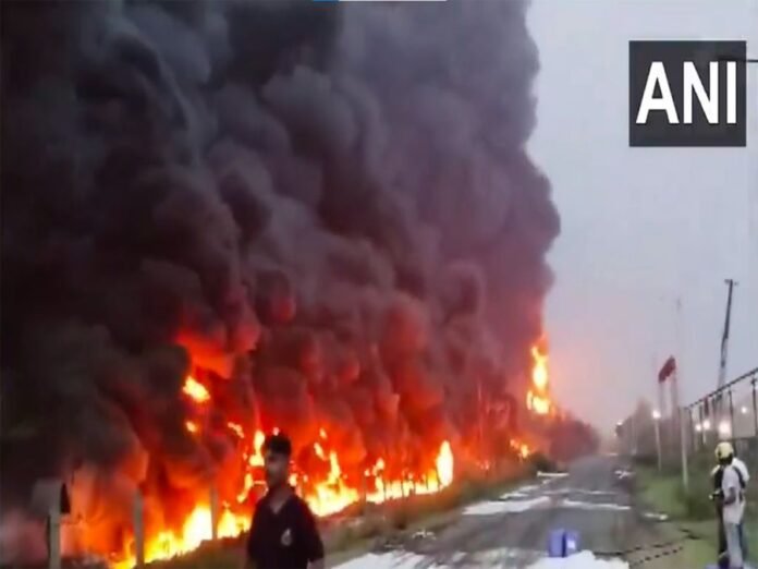 Gujarat: Massive fire breaks out in factory in Bharuch, no Gujarat: Massive fire breaks out in factory in Bharuch, no casualties
