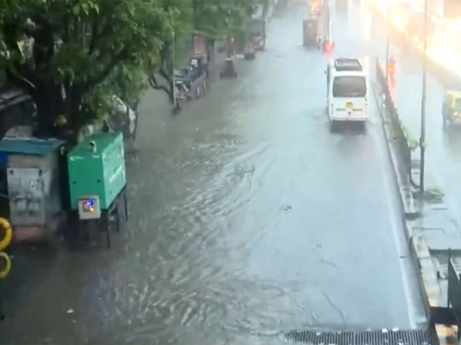 Heavy rain triggers red alert in Mumbai, traffic hit due to waterlogging