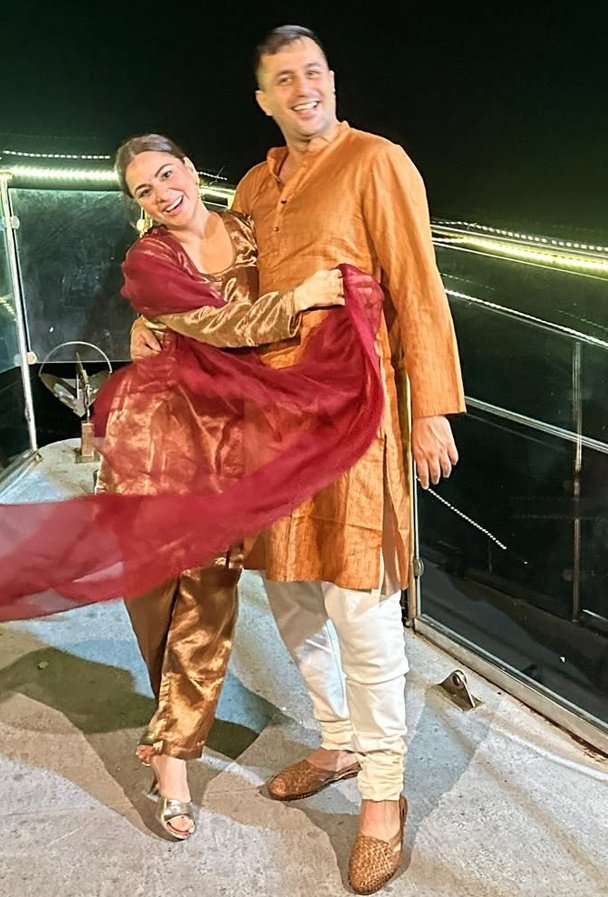 How Shraddha Arya makes it up to husband Rahul Nagal after ‘blocking’ him