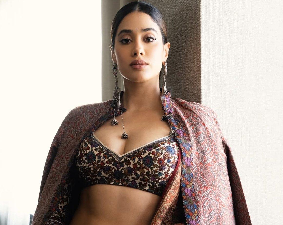 Janhvi Kapoor walks the red carpet in an ensemble designed by her cousin, Rhea Kapoor