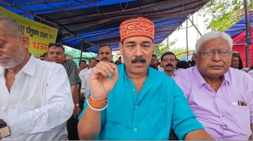 Jharkhand: Teachers sit on dharna over pending demands