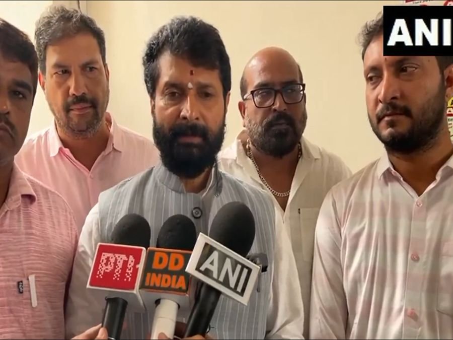 Karnataka: CT Ravi meets injured in Hassan Ganesh accident, seeks Rs 50 lakh compensation for victims