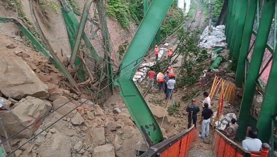 Landslide hits Haridwar's Mansa Devi hill, blocks railway traffic 1 Landslide hits Haridwar's Mansa Devi hill, blocks railway traffic