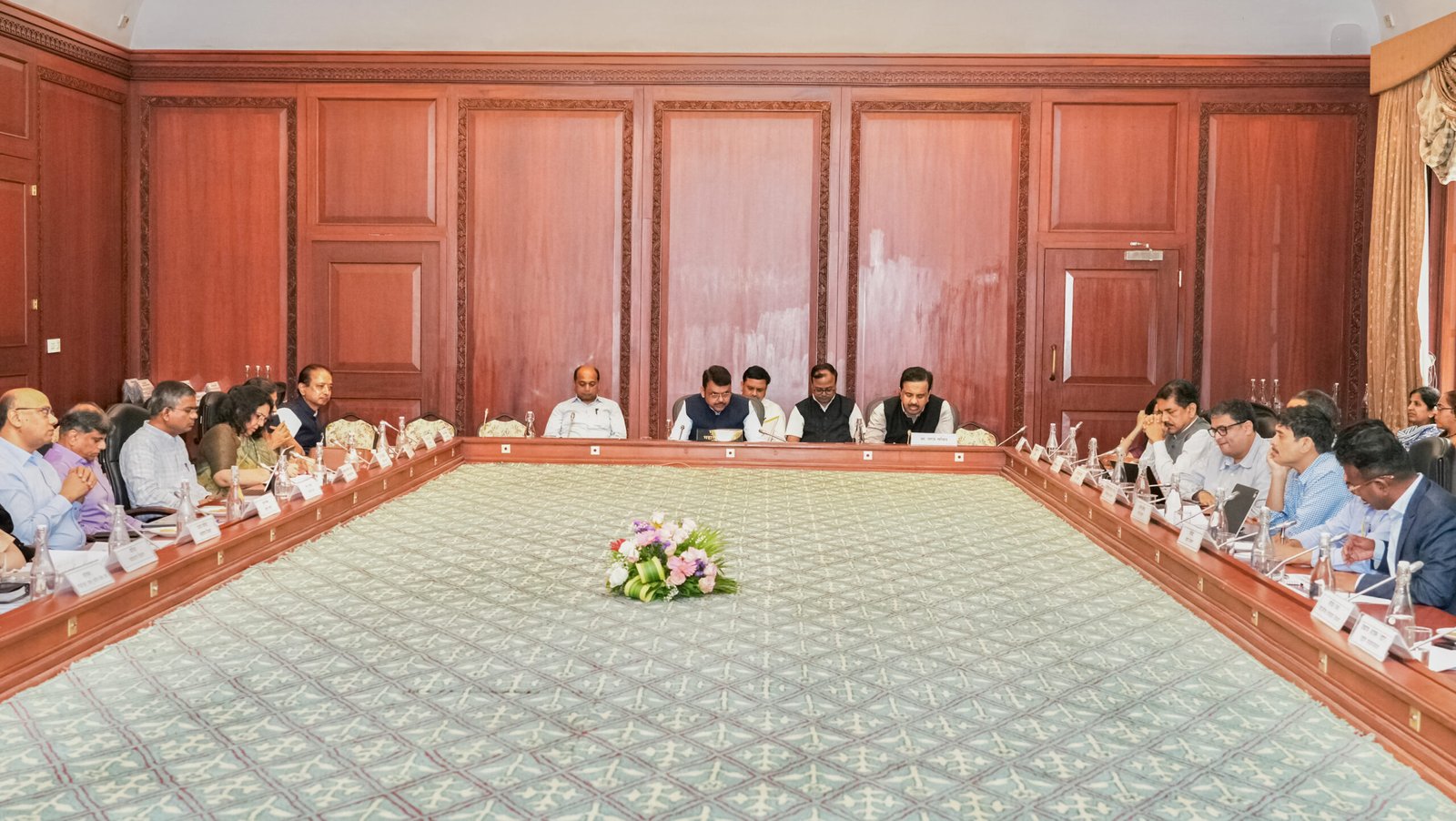 Maha CM directs administration to reduce number of licenses for setting industries