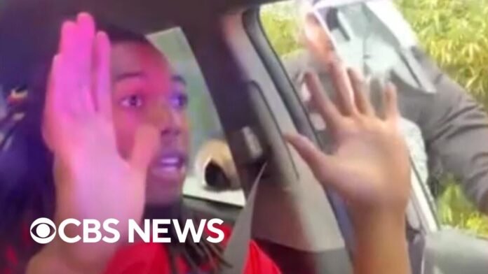 Man punched by Jacksonville police in viral video sues department (Video)