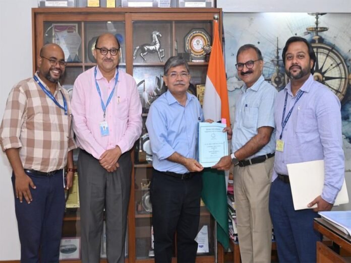 Official Language Director Mrityunjay Jha lauds Hindi work at Kandla Port