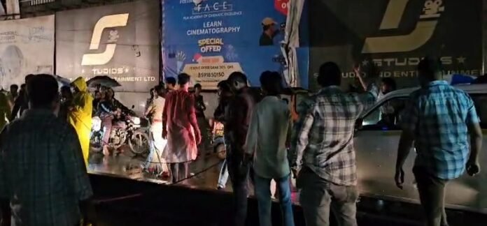 One dead as high-tension wire falls on Ganpati procession trolley in Mumbai