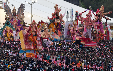 Over 100 mobile phones, several gold chains stolen during Lalbaugcha Raja immersion in Mumbai