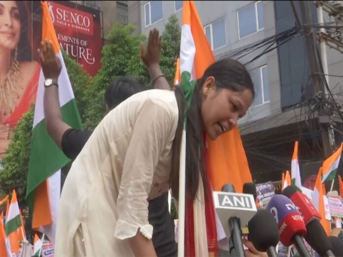 Patna: BPSSC, CSBC aspirants protest against lack of govt jobs, demand issue of notification before polls