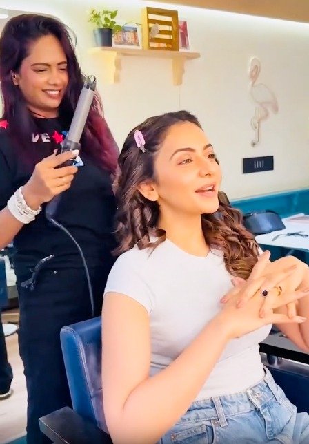 Rakul Preet Singh turns her make-up room into a karaoke studio