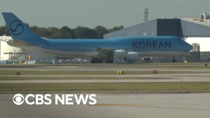 South Korean plane to retrieve workers detained at Hyundai plant in Georgia (Video)