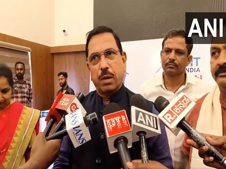 "Speaks all nonsense things": Pralhad Joshi slams Rahul Gandhi's remarks on PM Modi visit to Manipur