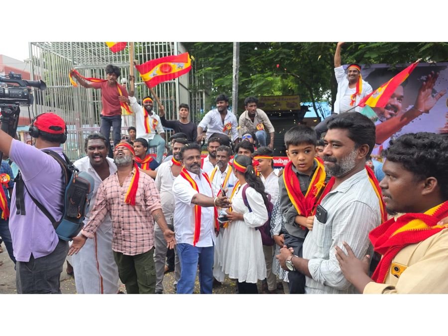 TVK cadres come out in large numbers as Vijay begins electoral campaign in Trichy today 9 TVK cadres come out in large numbers as Vijay begins electoral campaign in Trichy today