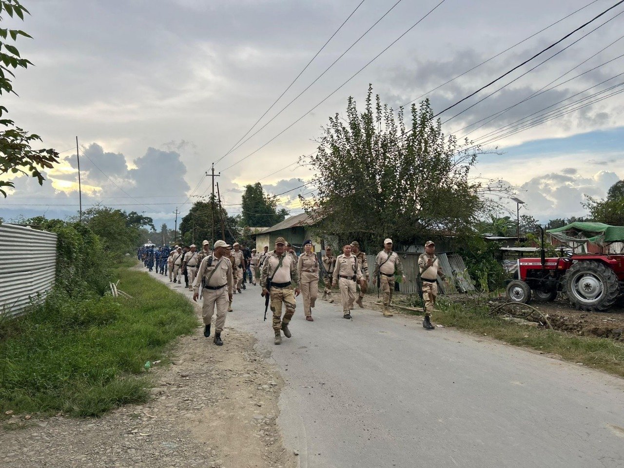 Two Assam Rifles jawans killed, five injured by unidentified gunmen in Manipur (Lead)