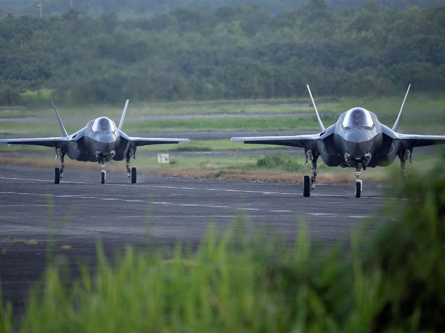 US-Venezuela tensions escalate as F-35 jets land in Puerto Rico