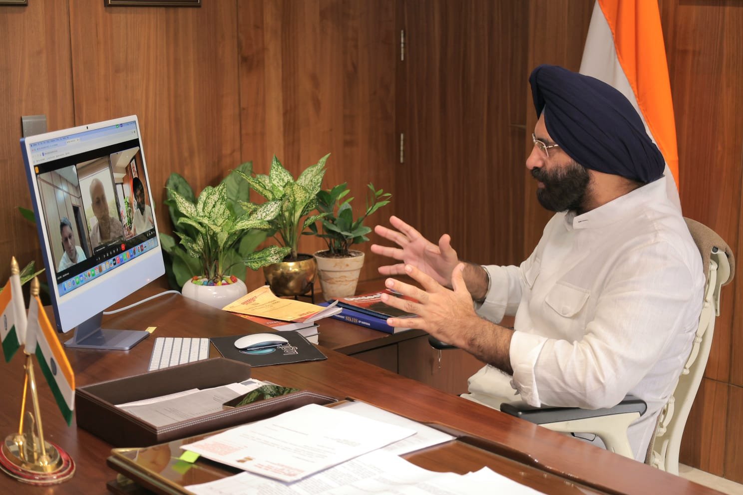 Winter air pollution: Delhi govt to distribute 3,000 electric heaters to curb open burning