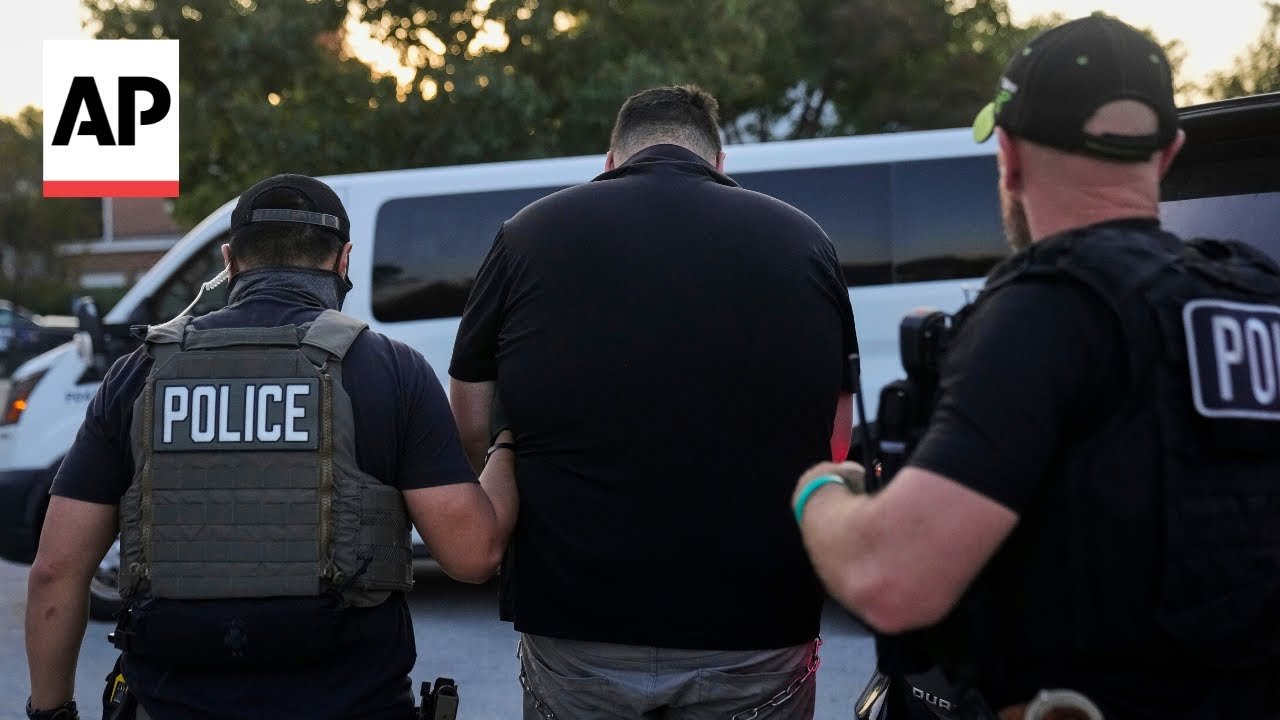 ICE arrests two people as part of an operation in the Chicago area (Video)