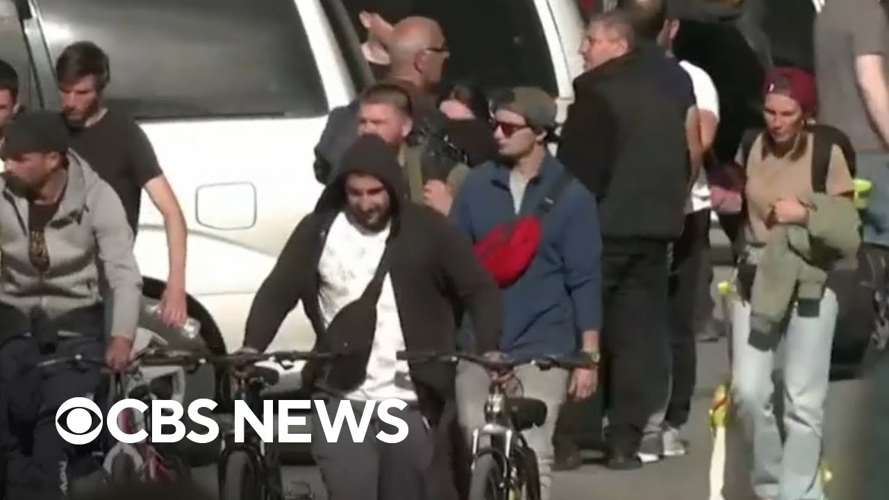 Thousands flee Russia to avoid fighting in Ukraine war (Video)
