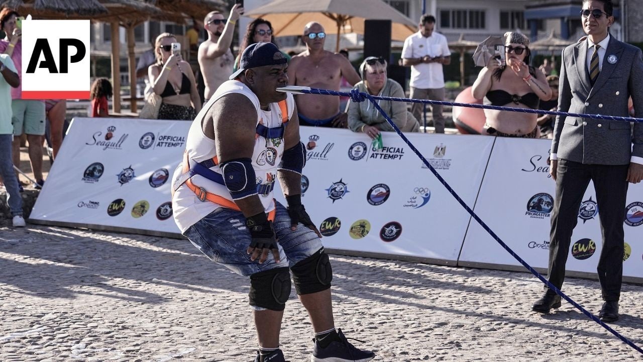 Egyptian wrestler pulls ships with his teeth in Guinness World Record attempt (Video) 1 Egyptian wrestler pulls ships with his teeth in Guinness World Record attempt (Video)