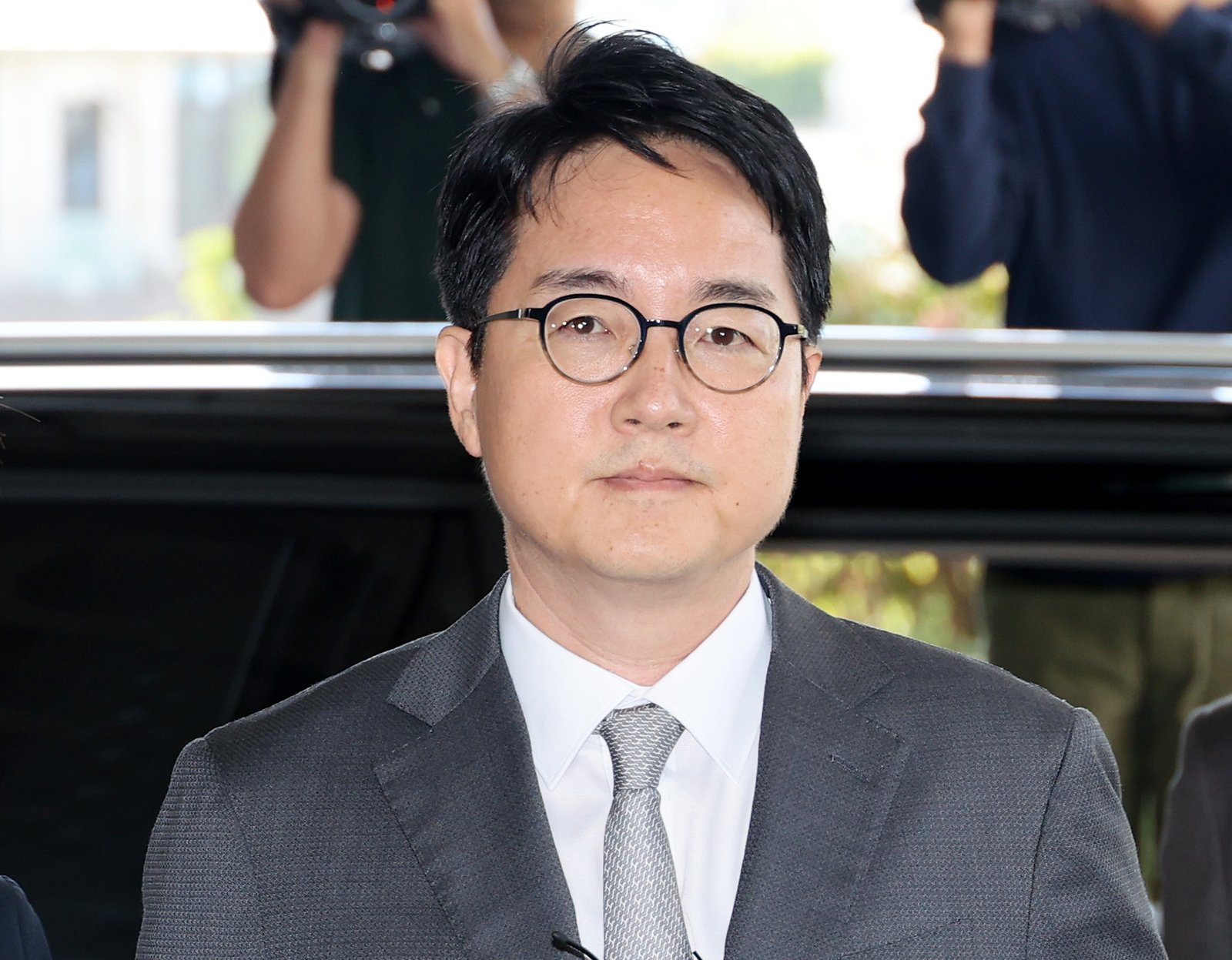 South Korea: Former prosecution chief shows up for special counsel questioning over martial law