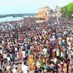 Devotees observe 'Mahalaya Amavasya' rituals at Rameswaram Agni Theertham in TN