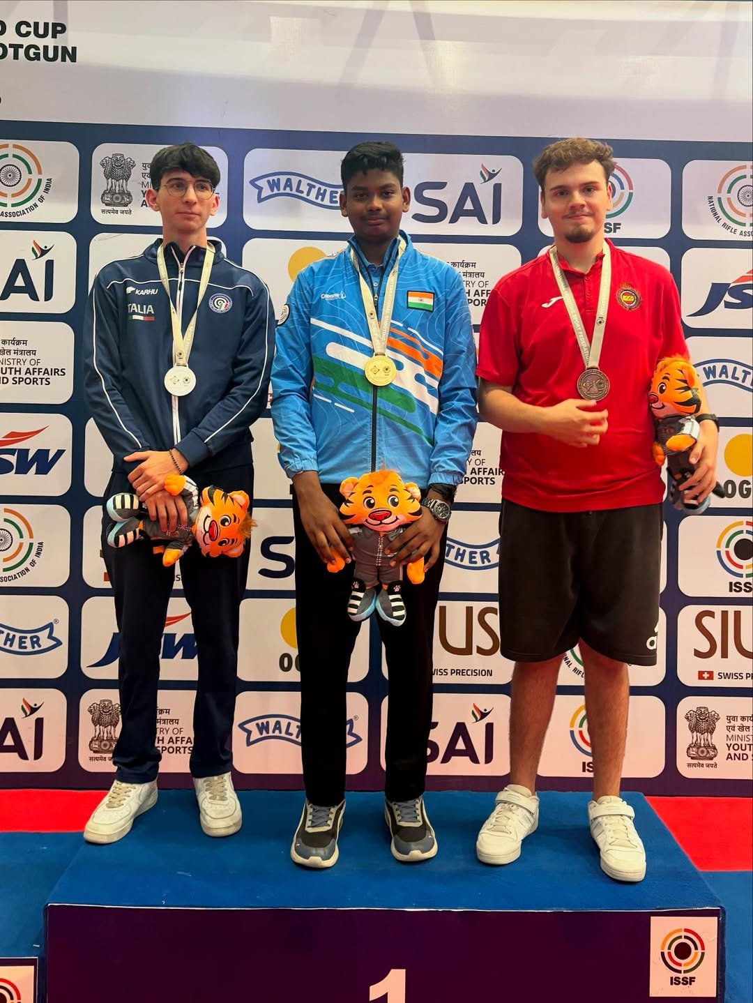 Jr World Cup Shooting: Jonathan Gavin Antony powers to dominant gold as Rashmika clinches silver
