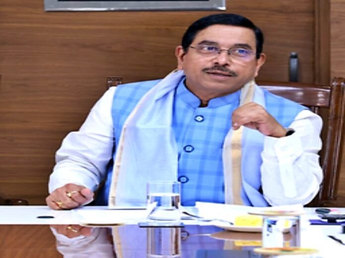 Pralhad Joshi slams K’taka govt, says ‘caste survey drama to cover up failures and internal conflicts’