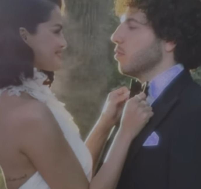 Selena Gomez, Benny Blanco tie the knot, share pictures from wedding