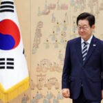 Lee receives credentials from 7 new ambassadors to South Korea