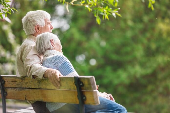 Dear Abby: Should I start dating a fellow widow?