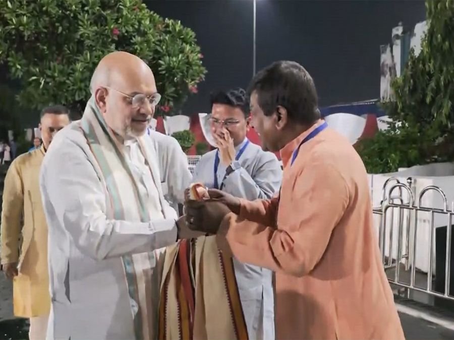 Amit Shah arrives in Kolkata to inaugurate patriotic Durga Puja pandal; to hold key BJP meetings in Bihar
