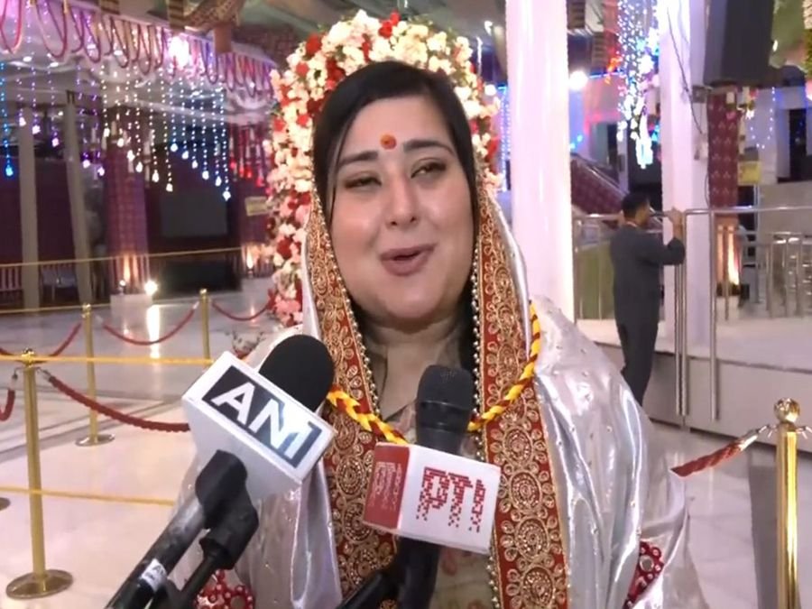 BJP MP Bansuri Swaraj offers prayers at Jhandewalan Temple on fifth day of Navratri