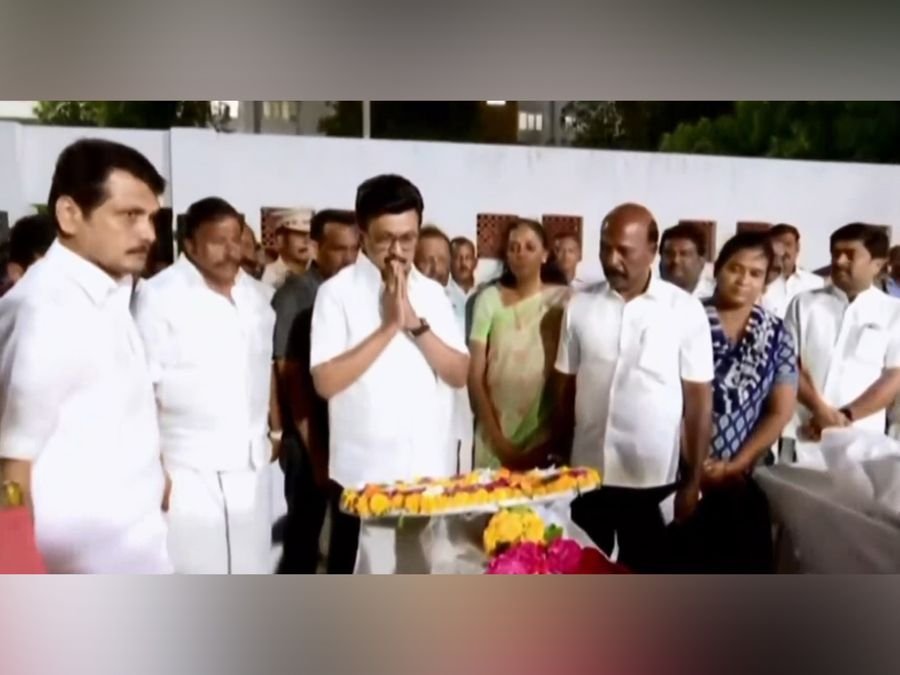 CM MK Stalin meets injured people at Hospital after 38 die in Karur, pays tribute to victims