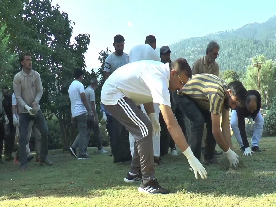 J-K: Bhaderwah Development Authority organises cleanliness drive at resort in Doda