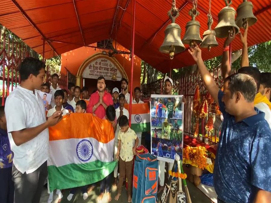 UP: Cricket fans perform hawan, pooja for India's victory ahead of Asia Cup final clash with Pakistan