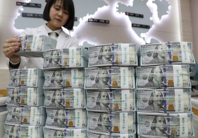 Finance workers in S. Korea launch strike for shorter workweek, higher pay