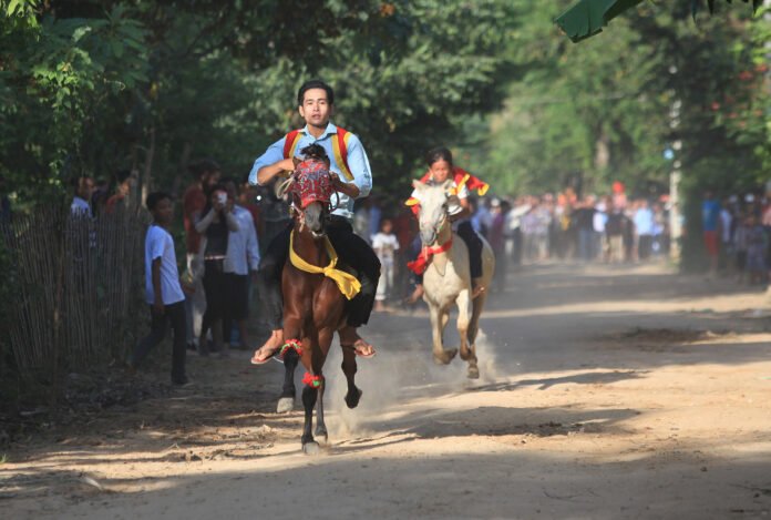 Cambodia begins to celebrate traditional Pchum Ben festival